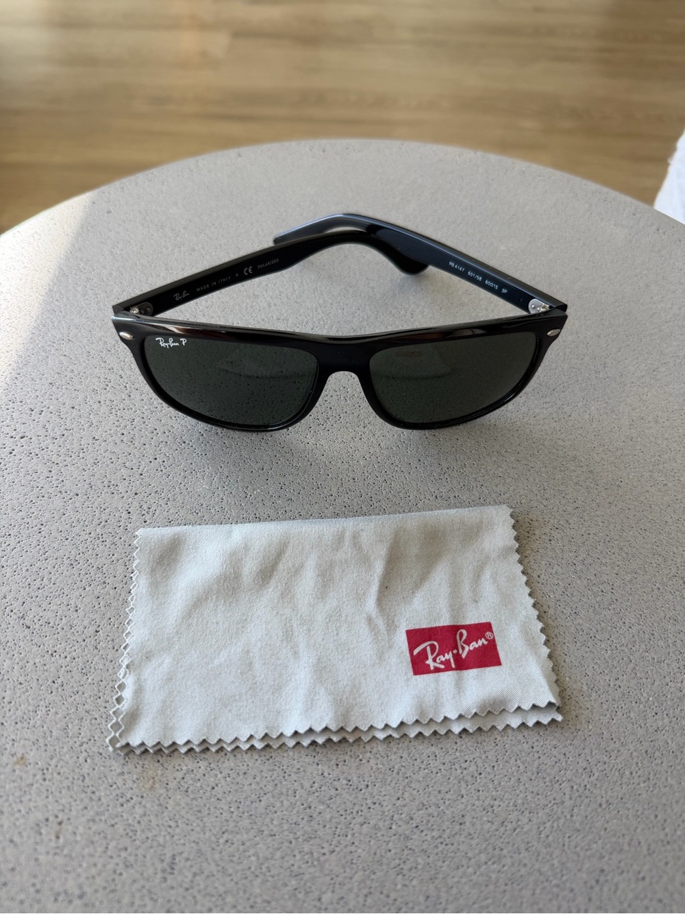 Ray-Ban Black Polarized Wayfarer Sunglasses with Case - Picture 3 of 8